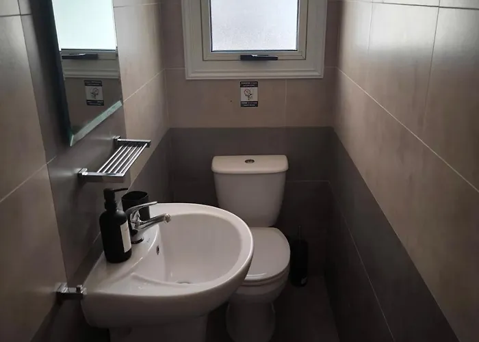 Pearl - Comfortable 2 Polis