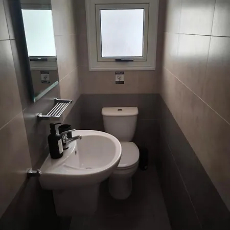 Pearl - Comfortable 2 Polis